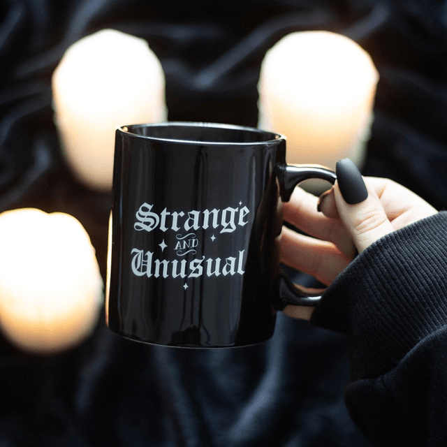 Tasse étrange et inhabituelle