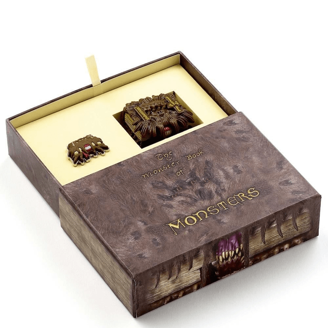 Coffret cadeau porte clés et pins Le livres des monstres