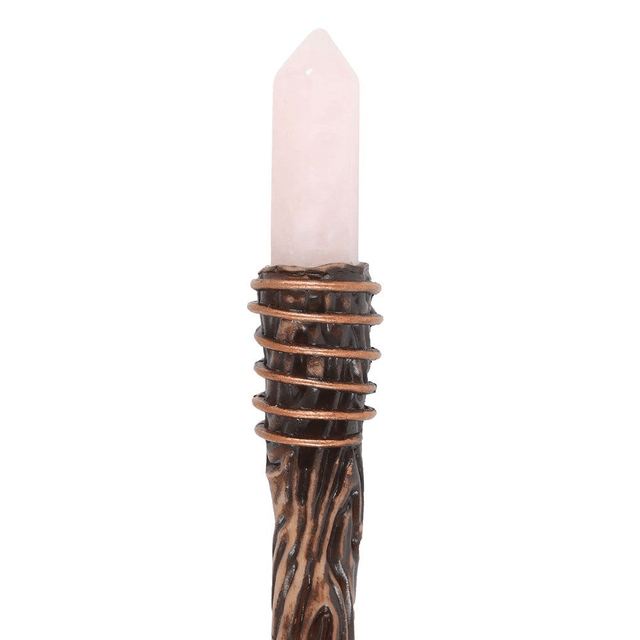Baguette en cristal de quartz rose fine et romantique.