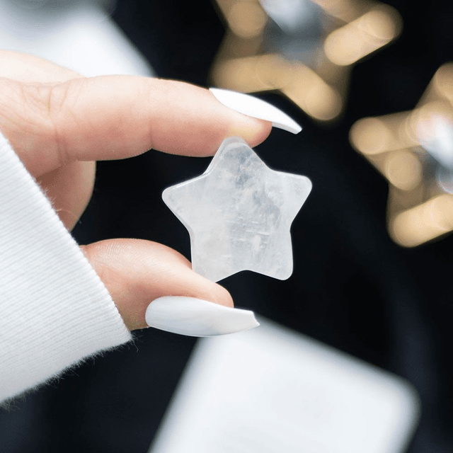 Étoile en cristal de quartz transparent dans un sac