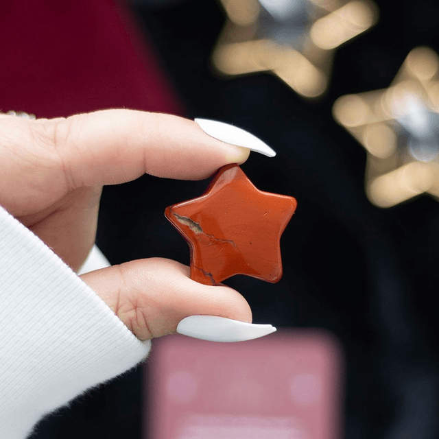 Étoile en cristal de jaspe rouge avec bourse en velours